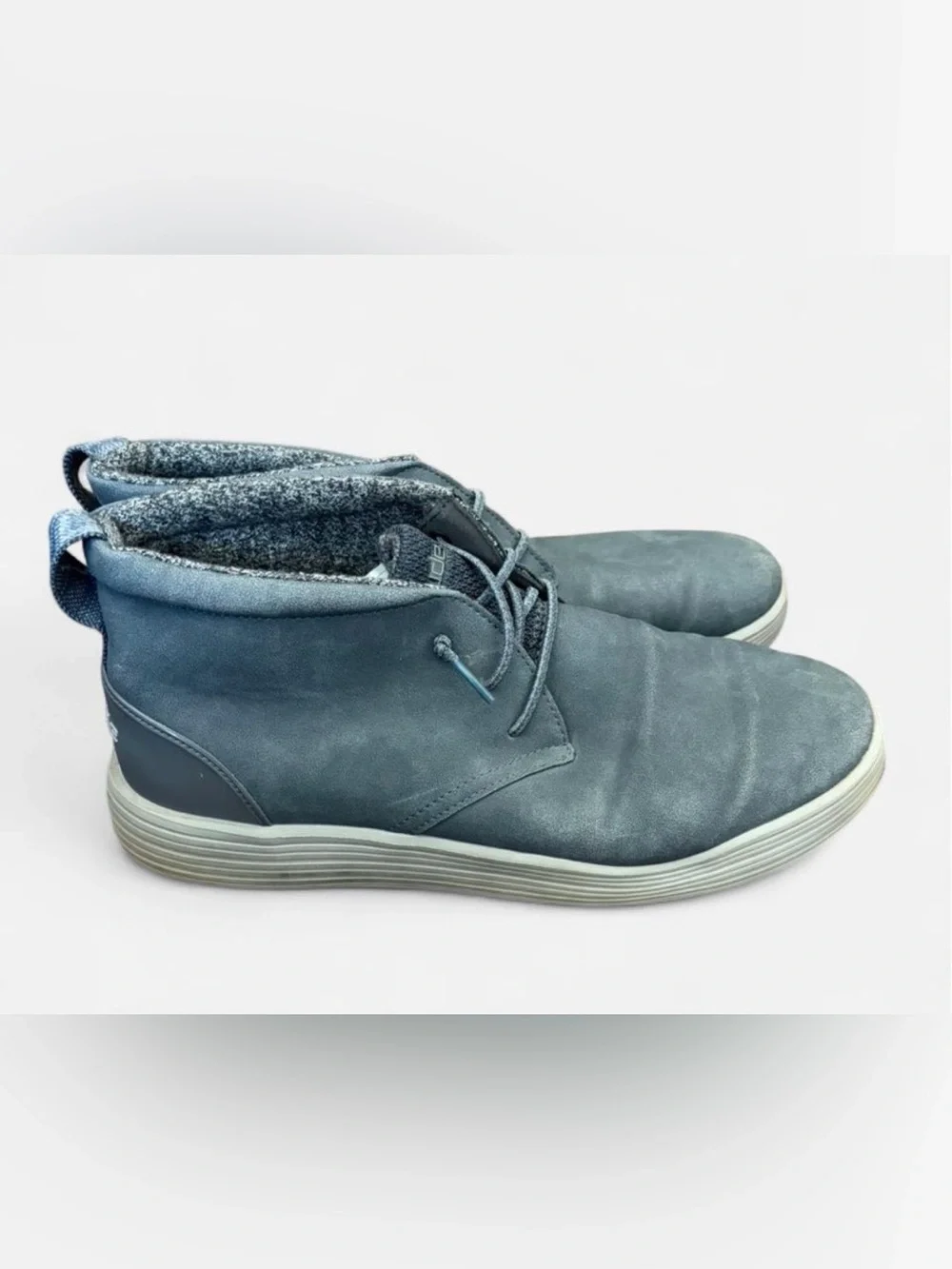 Hey Dude Men’s gray suede lightweight, ultra-comfortable chukka boots. Sz. 11